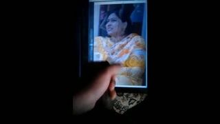 Трибьют спермы для сексуальной пакистанской тетушки