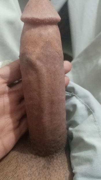 Mijn lul is 25 cm en als iemand seks wil hebben met mijn 20 cm lange lul kun je contact met me opnemen.