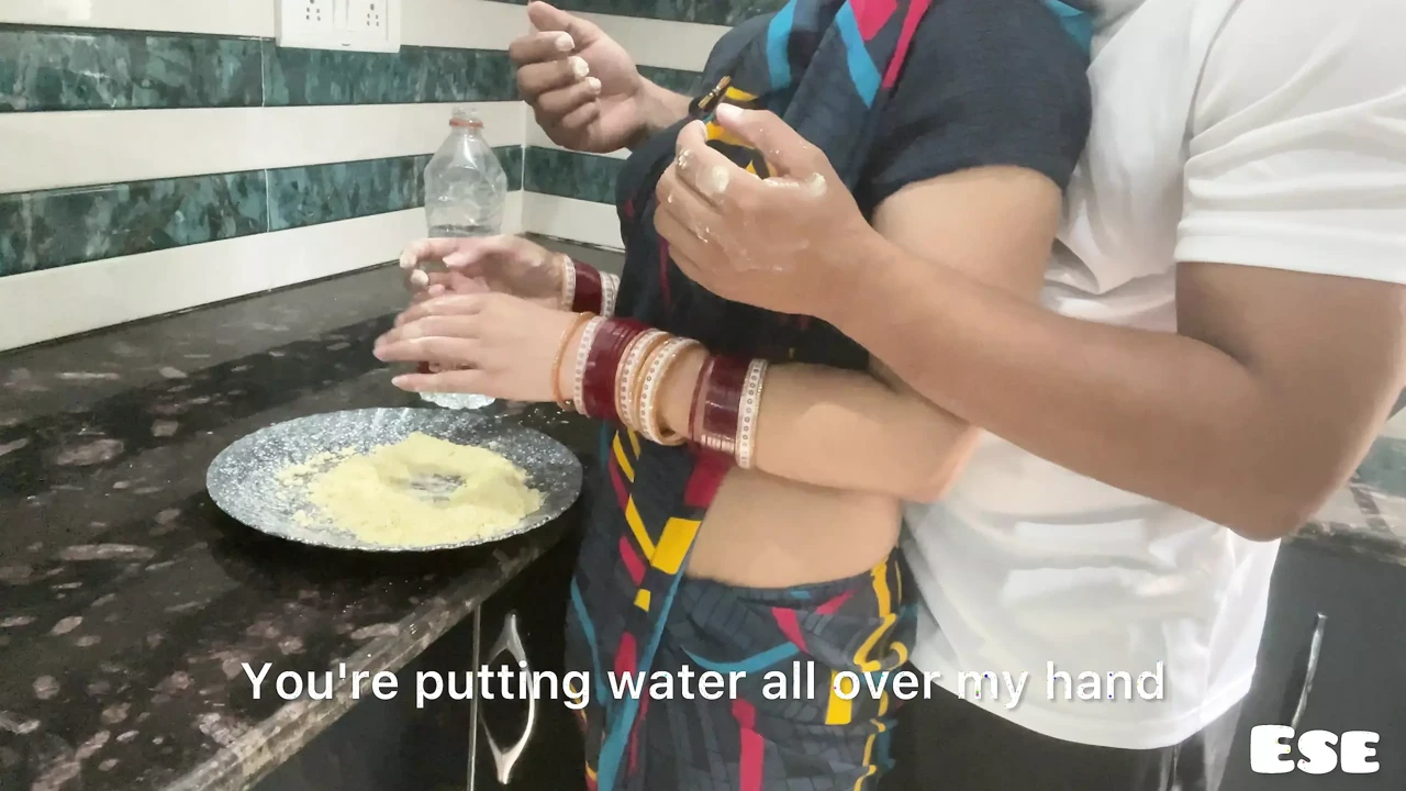 Devar Ne Bhabhi Ki Choli Mein Lagaya Aata aur Kari Jabardast Chut Chudai