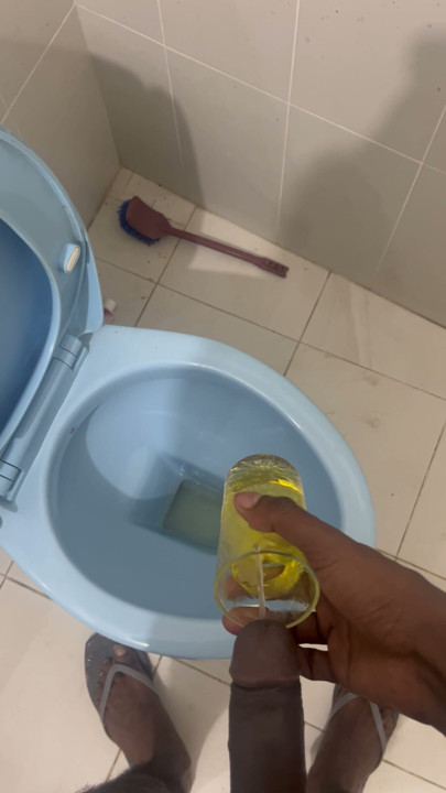 斯里兰卡男孩撒尿 😋