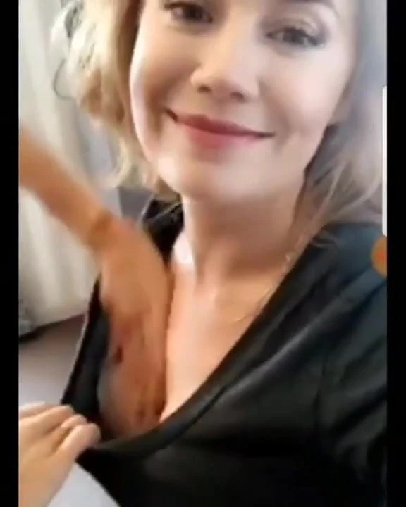 Palina kriegt die Titten massiert