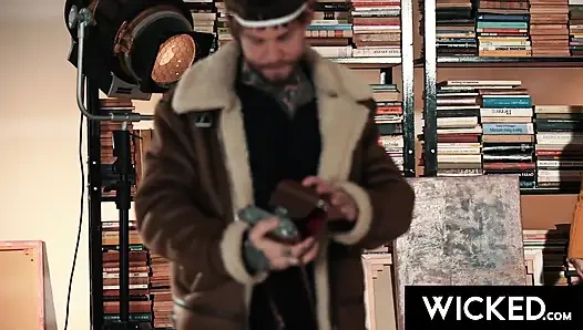 WICKED - Veronica Leal's Sensual Photos Lead to Hard Squirting