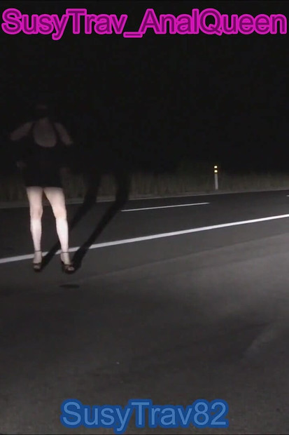 Brineta na otvorenom radi striptiz kurvetinu