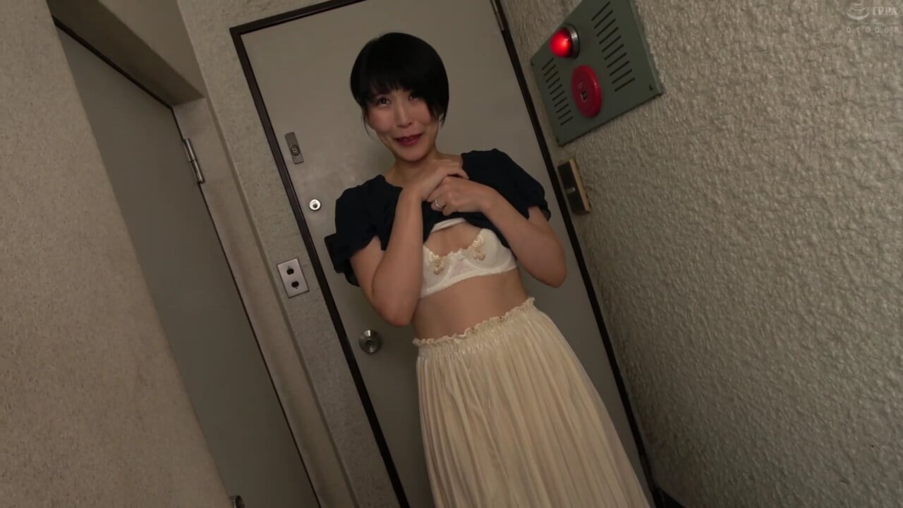 Amateur Wife Who Applied: Trembling with Nerves, She Ends Up Begging for a Creampie - Non Sakai