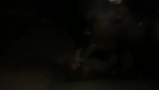 Geiles afrikanisches teen schleicht sich in mein zimmer, während ich high war und schlampigen kopf geben