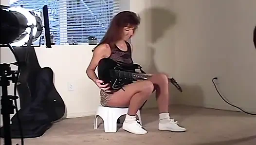 Rocker Has Musical Nude Shooting