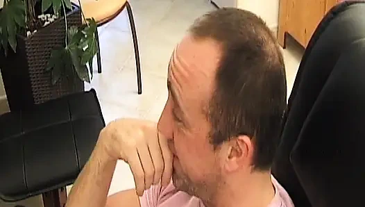 Ngajak cewek binal perancis ngentot dua kontol sebelum dicrot di muka