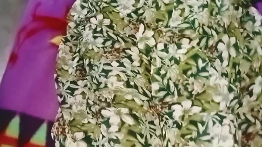 Сексуальная Kavita Kannada трахает киску пальцами и показывает сиськи