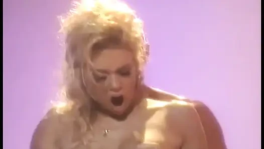 Blonde beauty gets her wet pussy licked by horny guy
