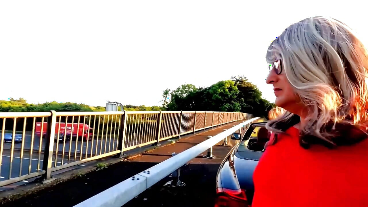 Amatérský crossdresser Kellycd2022 masturbuje na slunci