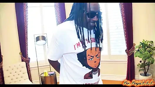 Nalliah storm liest die karten und bekommt Arschbacken gemalt