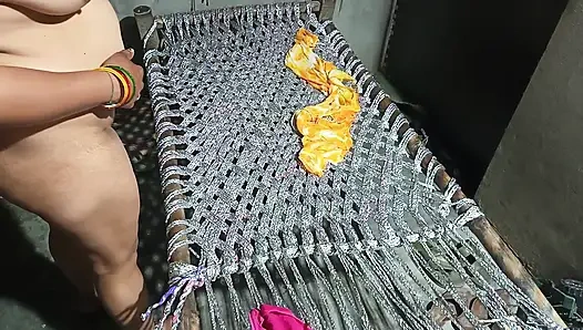 Kakak ipar yang cantik diam-diam menelepon tetangga ke kamarnya di sore hari dan dia.