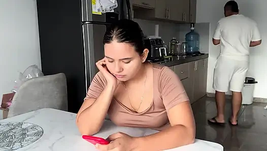 Сводная сестра хочет секса на кухне