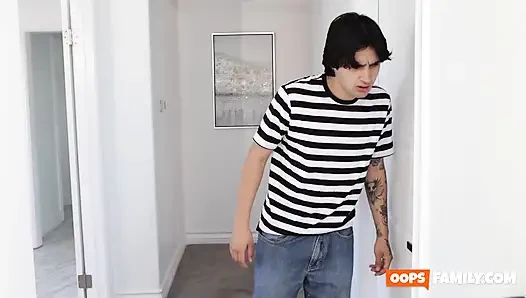Kızıl saçlı üvey kız kardeşin oynadığı muhteşem bir porno oyunu!