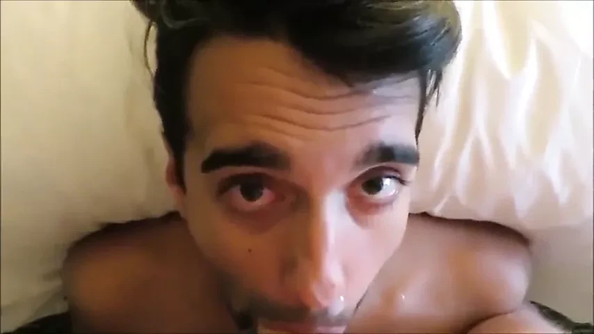 Menelannya