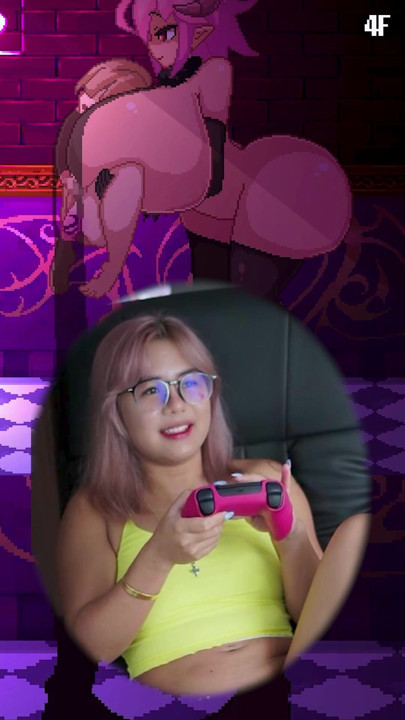 Ela tem peitos extremamente enormes TT