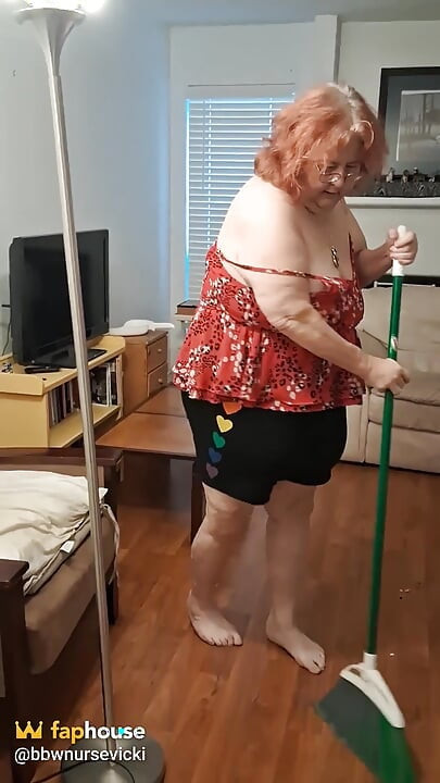 Asistenta vicki, matură, decide să se cântărească singură