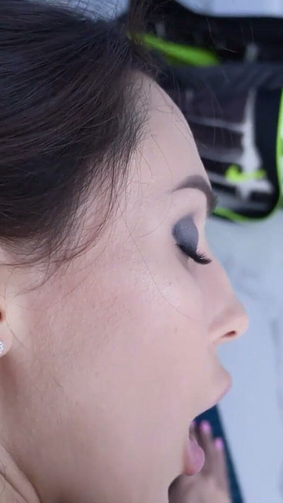 Puta deportista Lilu Moon babea y se restriega toda sobre tu pija | Clip 3