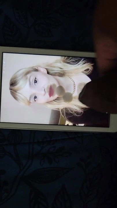 Lauren Mayberry cum tribute #2