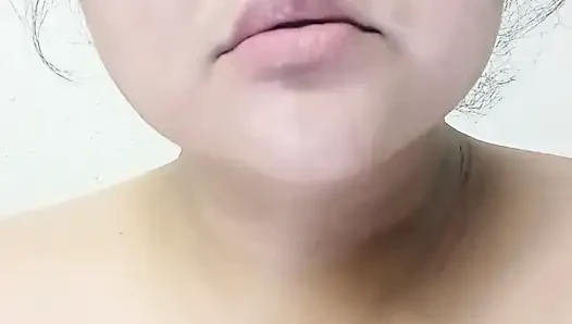 Dees telan sperma di balik celana dalamnya!