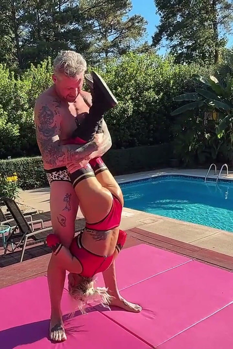 Ao ar livre- sexwrestle Tatiana Steele vs Jay Spear