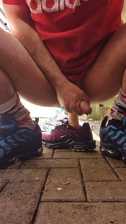 Nike TN TLs. Fucking myself and cumming in the garden