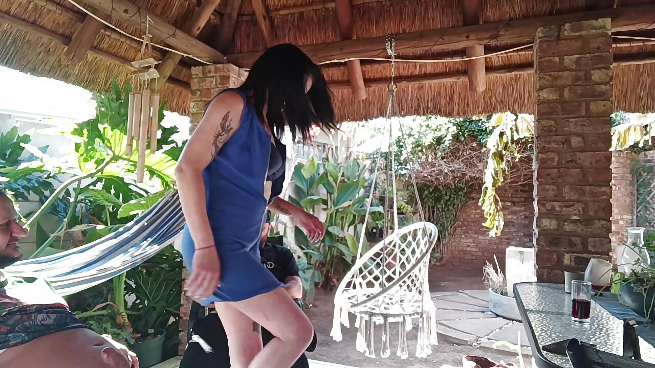 A mi marido le gusta cuando me follo a sus amigos