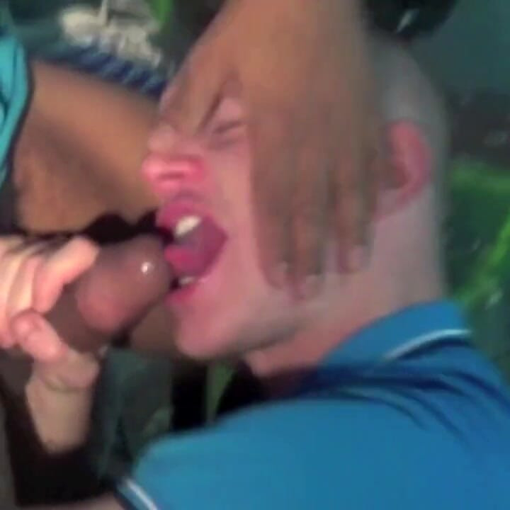 大球占主导地位的阿拉伯人ryan的脚臣服