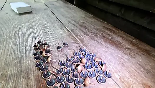 Leg deine Brüste in die Pins