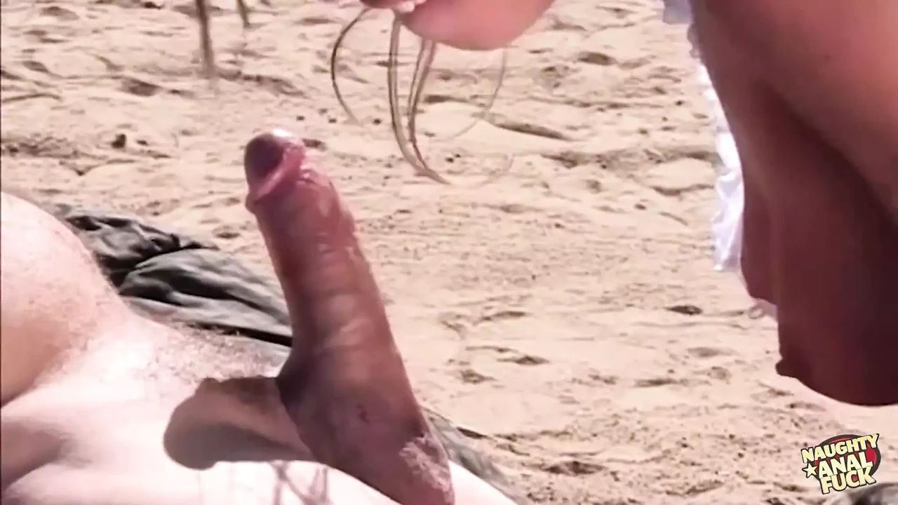 Stunning Hitchhiker Naomi Russell Gets Her Perfect Tushy Railed in the Middle of the Desert