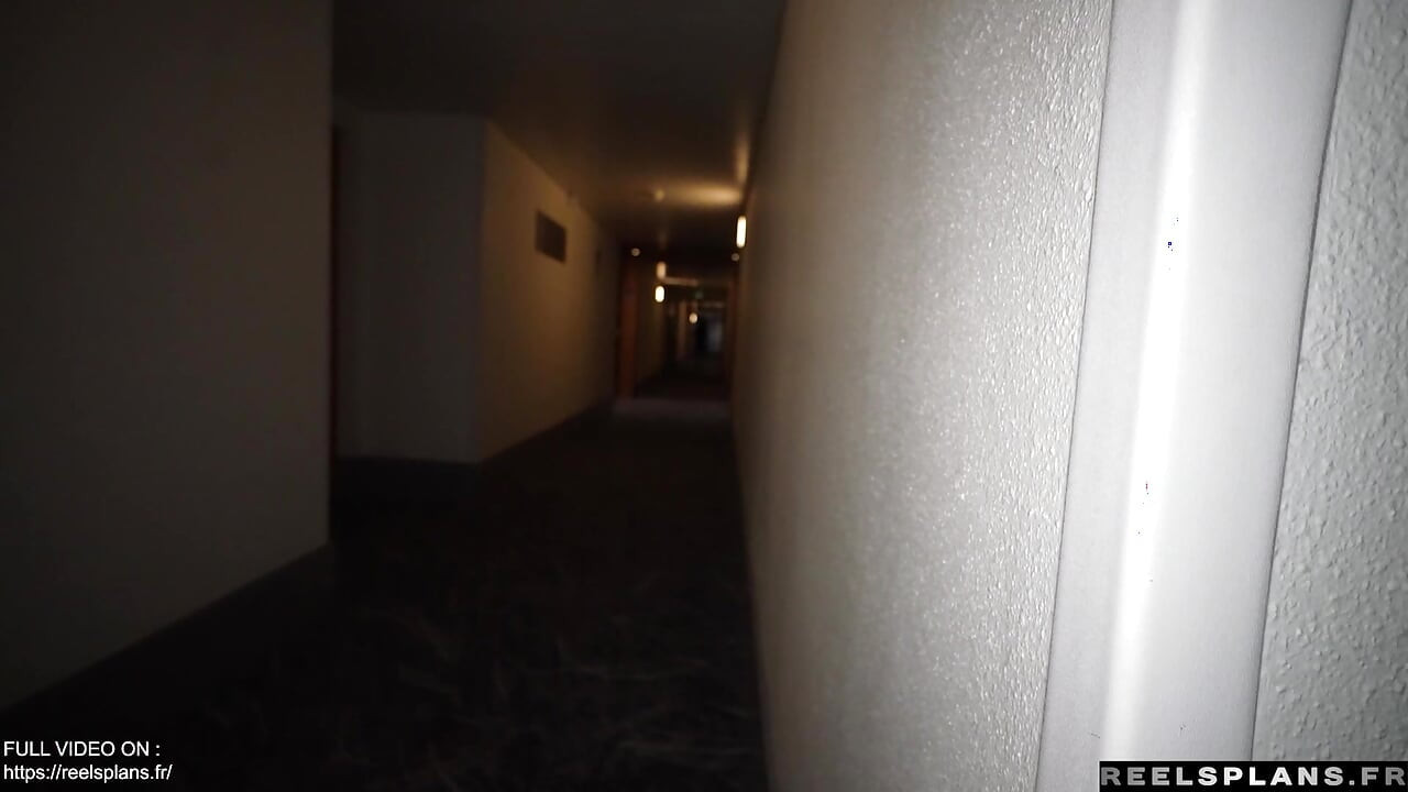 Pembantu perancis pantat bahenol kepergok masturbasi dan seks anal sama tamu hotel !!