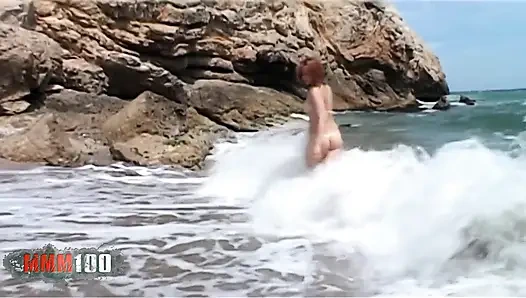 Eva-nort eva nort deniz kenarında güzel görünüyor ve soyunuyor