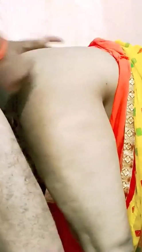 Indian desi gaw se aayi bhabhi ki tabdtod chudai jb gr me bo akeli thi clear Hindi vioce | Clip 1
