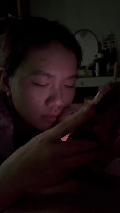 Používám Telefon a Starám Se O Velký Penis Svého Přítele