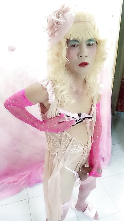 Oanh Le vestindo roupas sexy é uma selfie