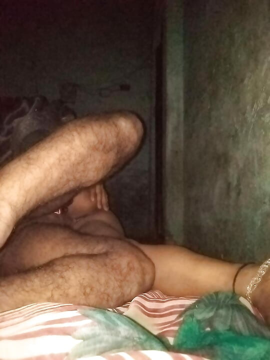 Bhabi ne baiya ke bal saf kiye fir chudai ki