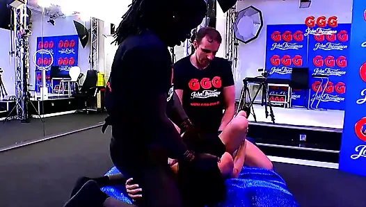 Ggg - wajah basah kuyup monja sperma sperma