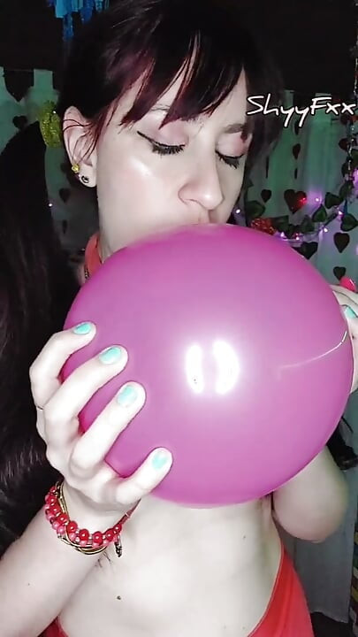 Shyyfxx Happy Carnival! Playing with Balloons All Over My Body- Looner Fetish