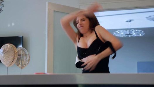 Anna Kendrick sexy scène op scandalplanet.com