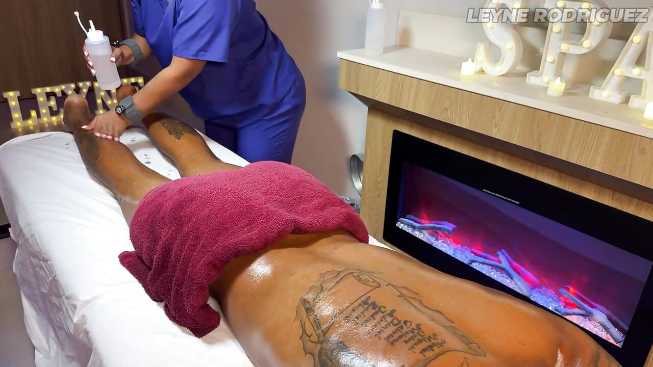 Happy Ending Massage for a Lucky Fan!