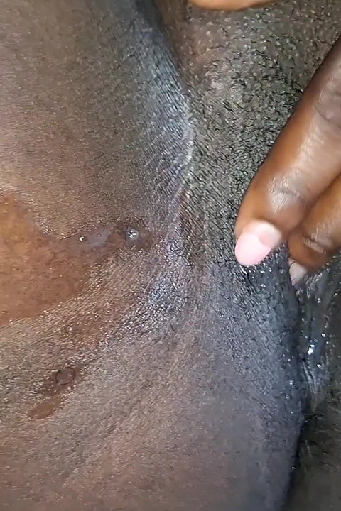 Gili rasdar choot men panch ungliyan jismen bare lnd ki jaroorat hai