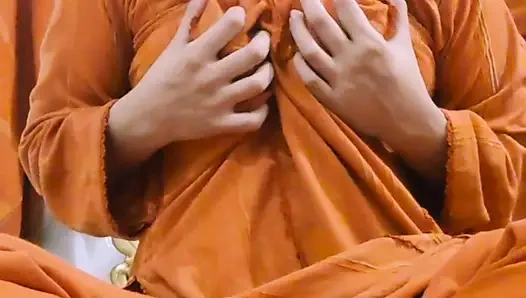 Gadis hot pamer memek sama pacarnya di obrolan seks online panggilan video