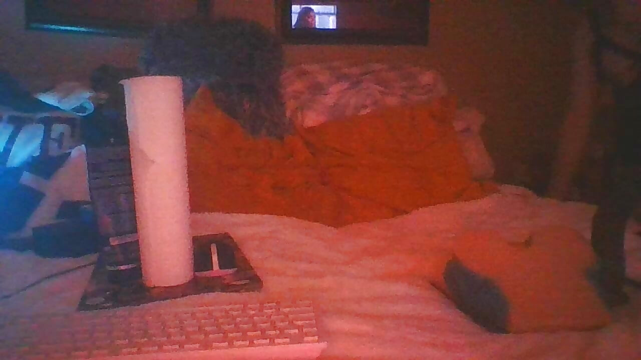 Sissy voli da puši crne kurčeve