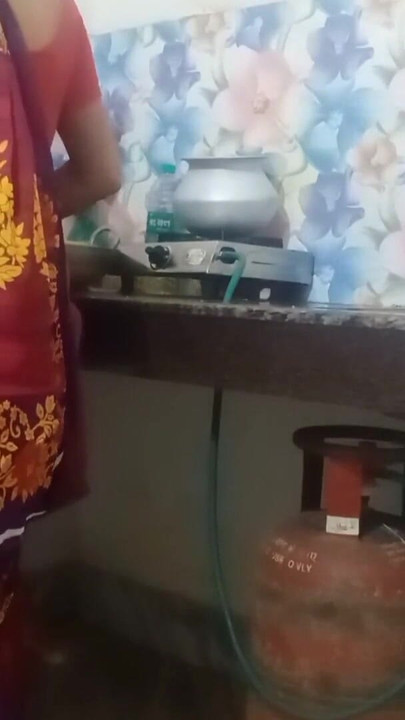 Detik yang menyeronokkan dari "Bhabhi ko dapur pe chuda"