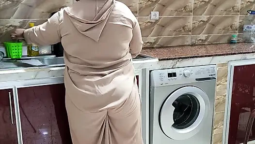 Mısırlı sharmota mutfakta amını ıslatıyor Arap büyük kadın