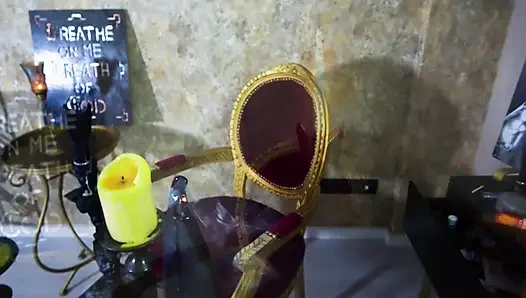 Tersihir untuk berciuman