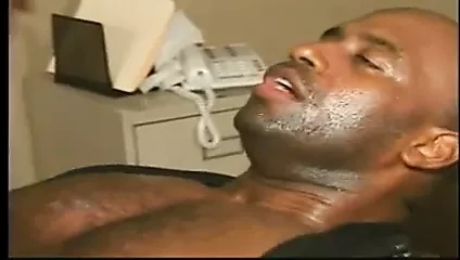 midget fucking a big black dude