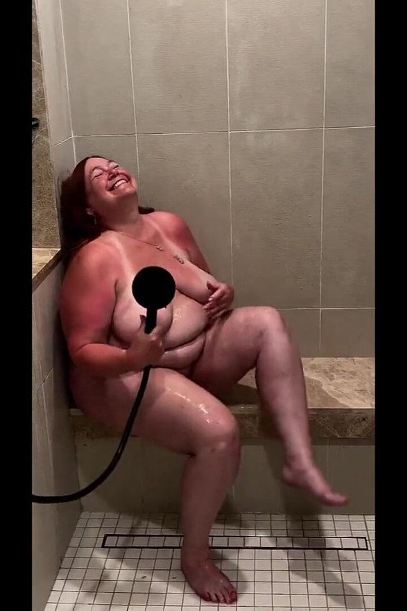 Kitty and the Shower