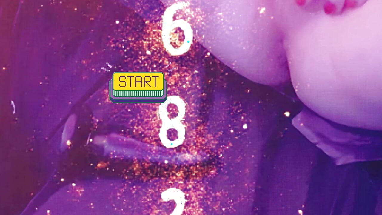 サーシャが成熟したテレビソロプレイで、クリーミーな仕上がりのランジェリー姿のおもちゃを使った