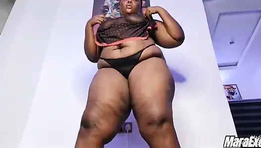Kalın kalçalı seksi orta yaşlı seksi kadın mara egzotik solo mastürbasyon | Kırmızıda tam video - Mara Exotic